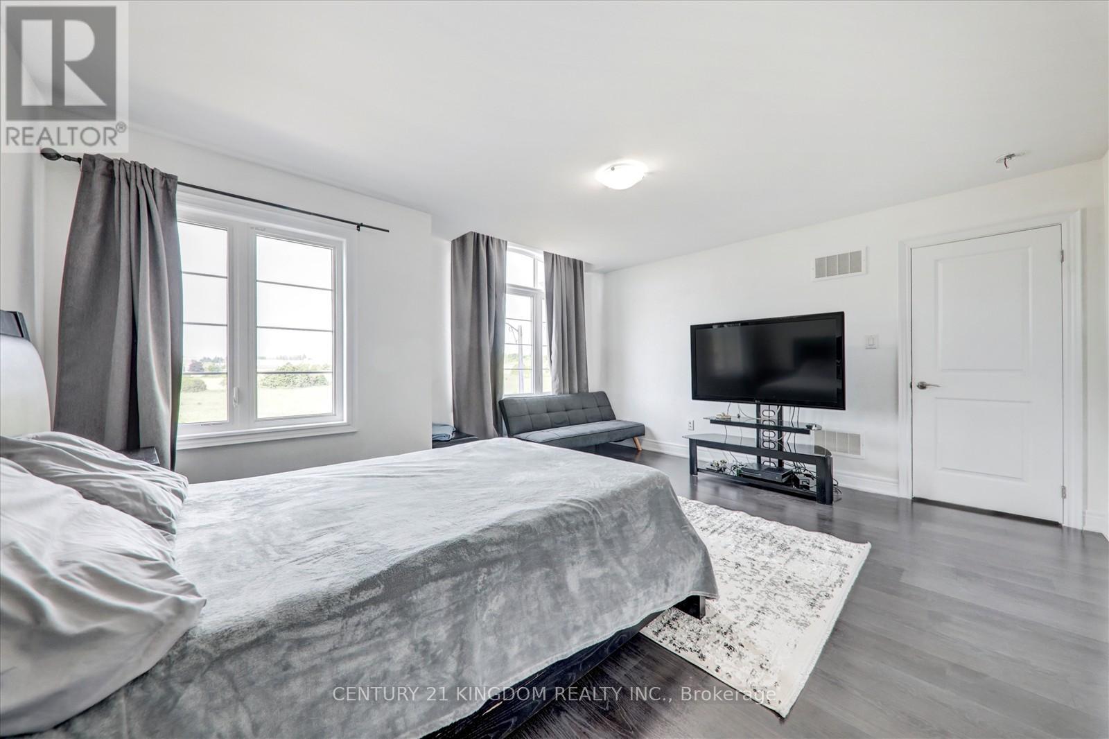 Photo 34 of 983 Langford Boulevard, Bradford West Gwillimbury ON
