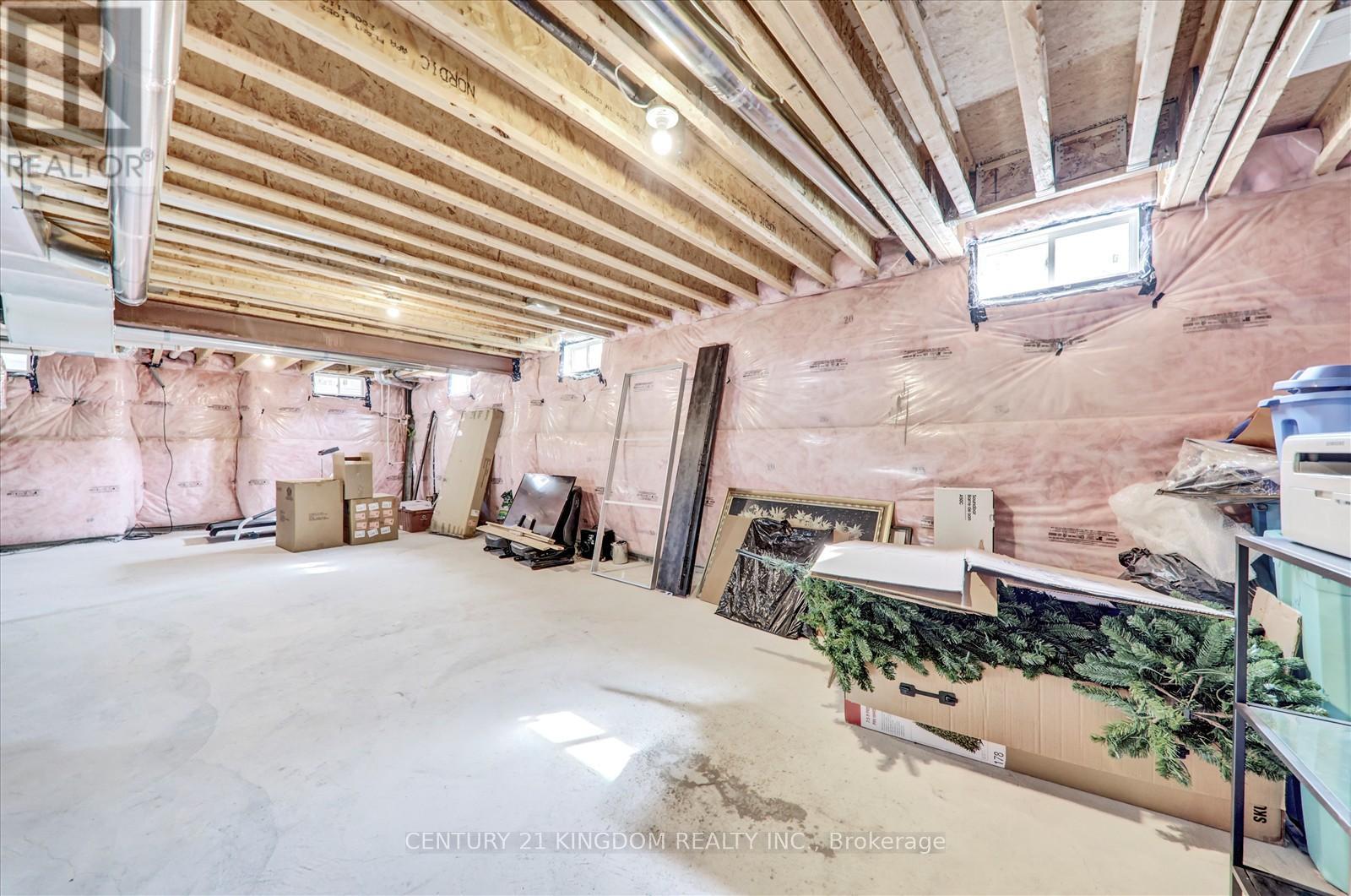 Photo 6 of 983 Langford Boulevard, Bradford West Gwillimbury ON