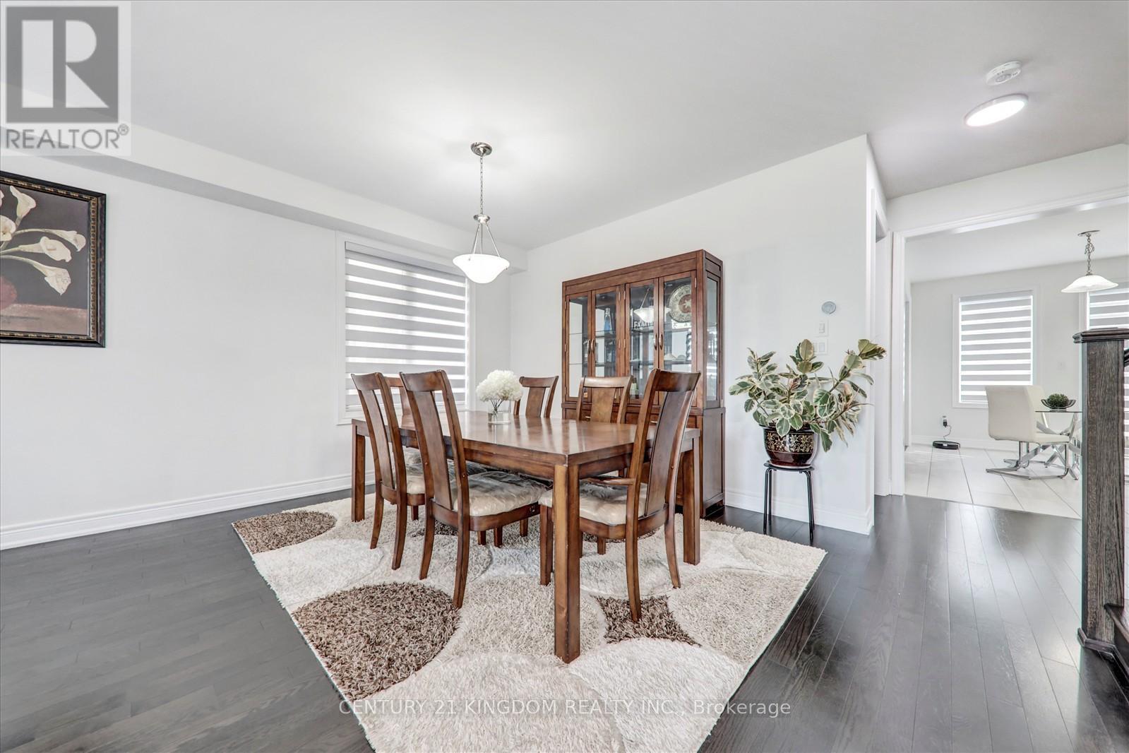 Photo 21 of 983 Langford Boulevard, Bradford West Gwillimbury ON