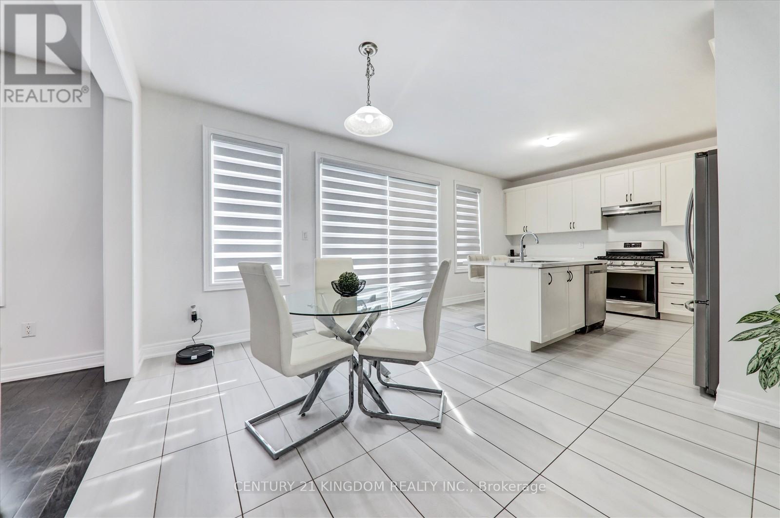 Photo 12 of 983 Langford Boulevard, Bradford West Gwillimbury ON