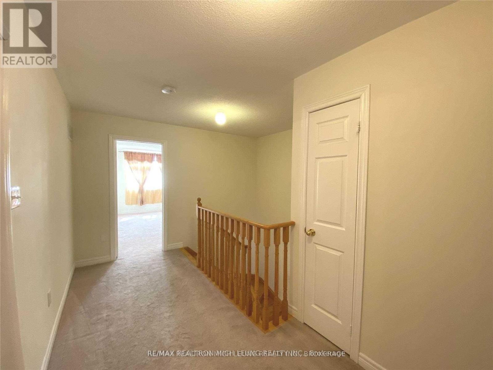 Photo 5 of 111 Amulet Crescent, Richmond Hill ON
