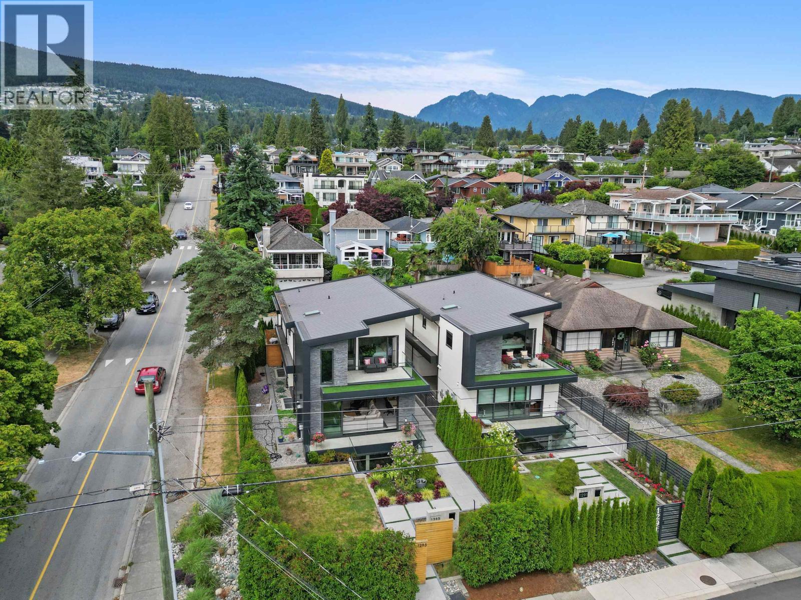 Photo 15 of 1295 Duchess Avenue, West Vancouver BC