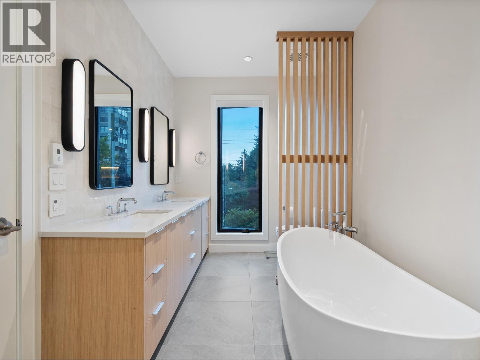Photo 7 of 1295 Duchess Avenue, West Vancouver BC