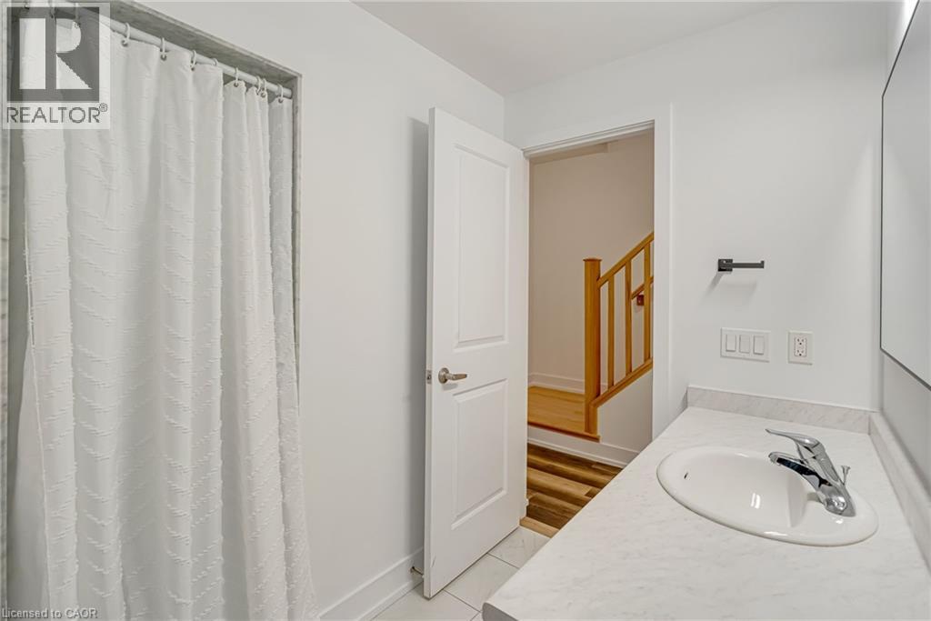 Photo 17 of 261 Skinner Road Unit 3, Waterdown ON