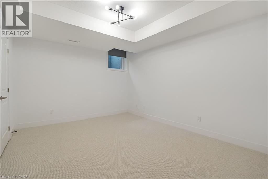 Photo 18 of 261 Skinner Road Unit 3, Waterdown ON