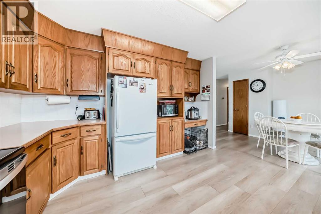 Photo 16 of 5114 57 Ave, Ponoka AB