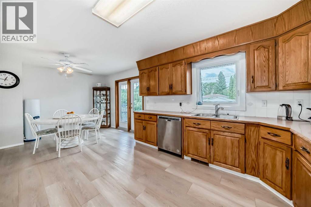 Photo 5 of 5114 57 Ave, Ponoka AB