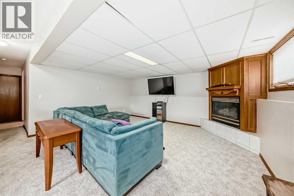 Photo 8 of 5114 57 Ave, Ponoka AB