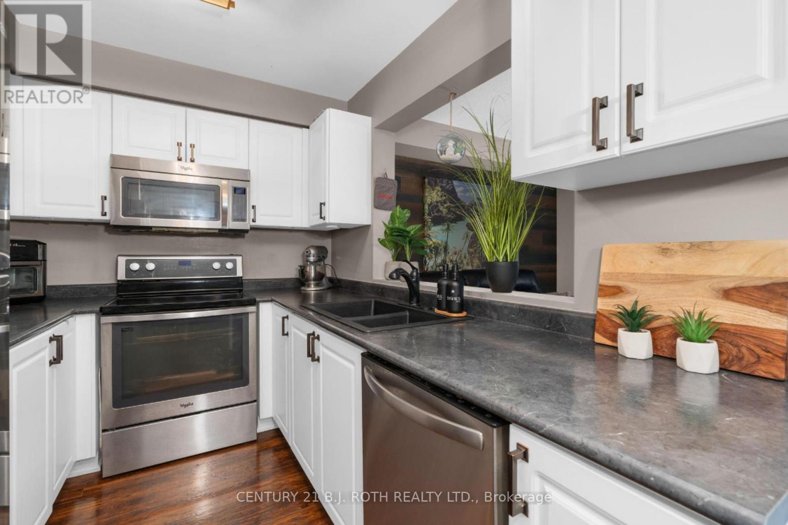 Photo 7 of 221 Harvie Road, Barrie ON