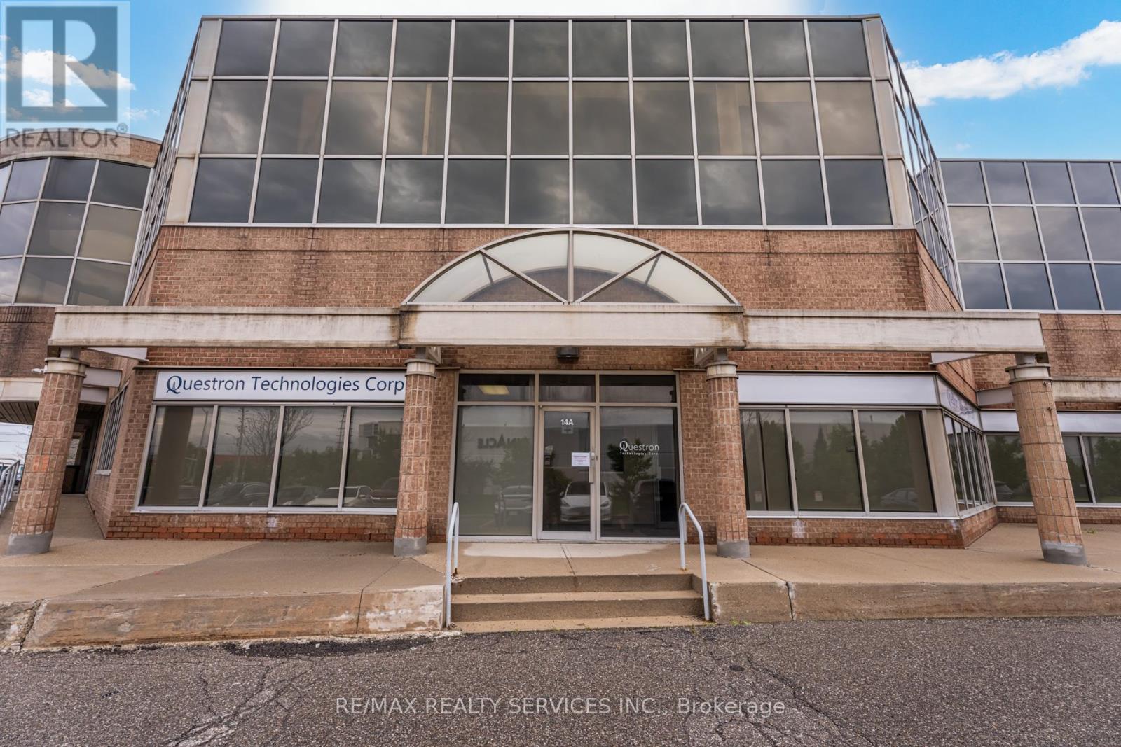 Photo 2 of 13 6660 Kennedy Road, Mississauga ON