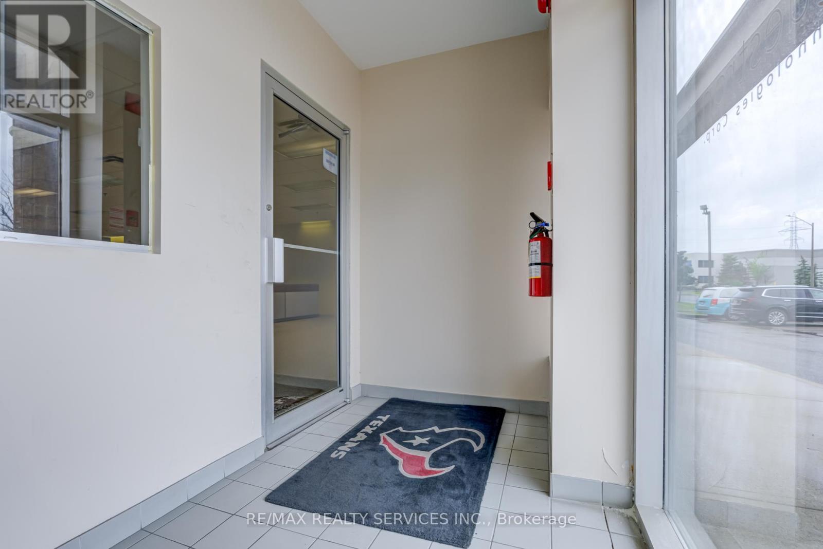 Photo 4 of 13 A 6660 Kennedy Road, Mississauga ON
