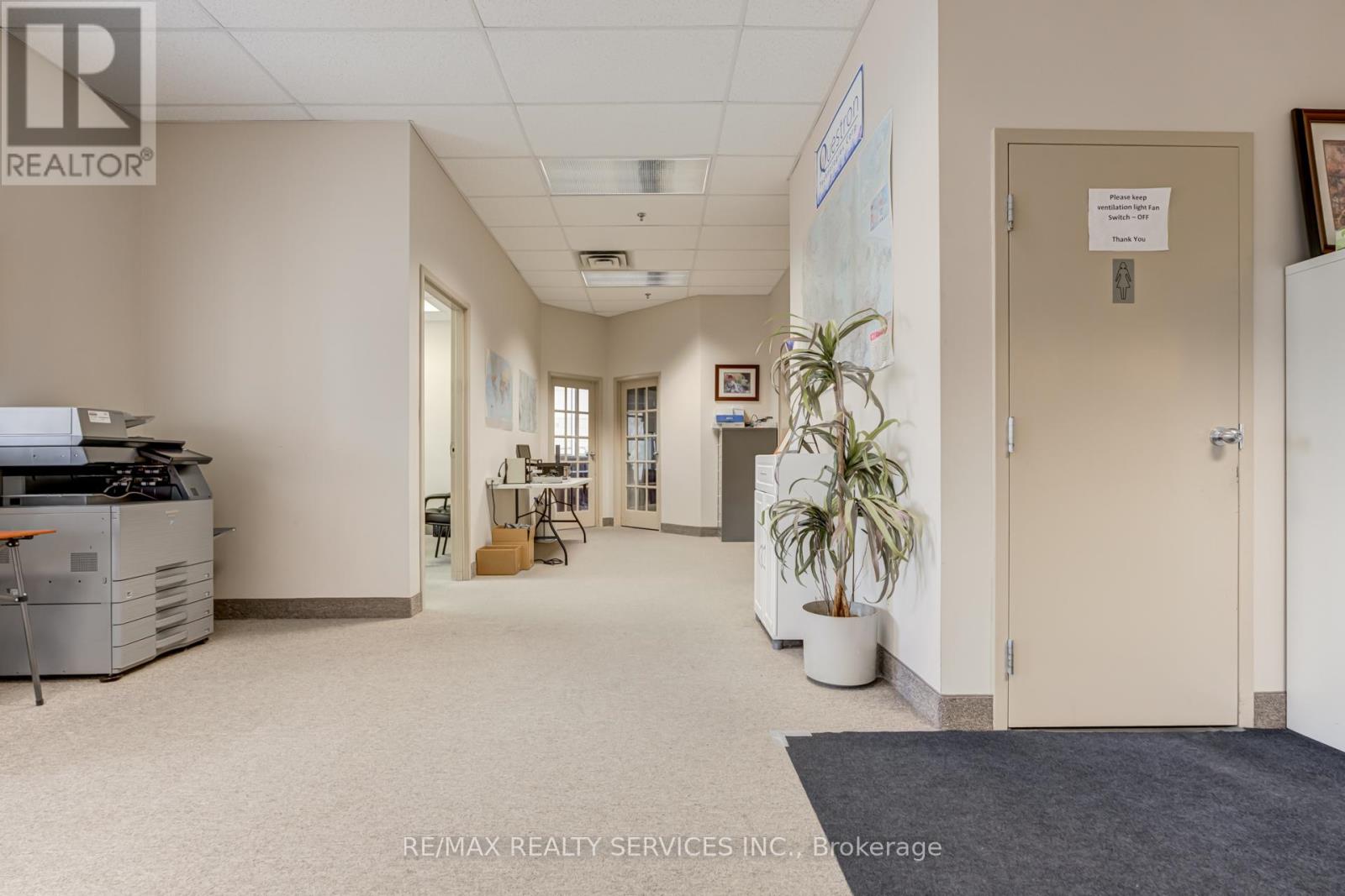 Photo 5 of 13 A 6660 Kennedy Road, Mississauga ON