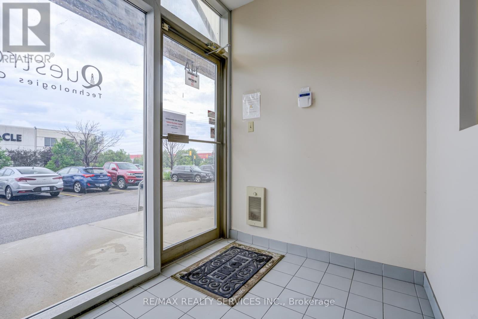 Photo 3 of 13 A 6660 Kennedy Road, Mississauga ON