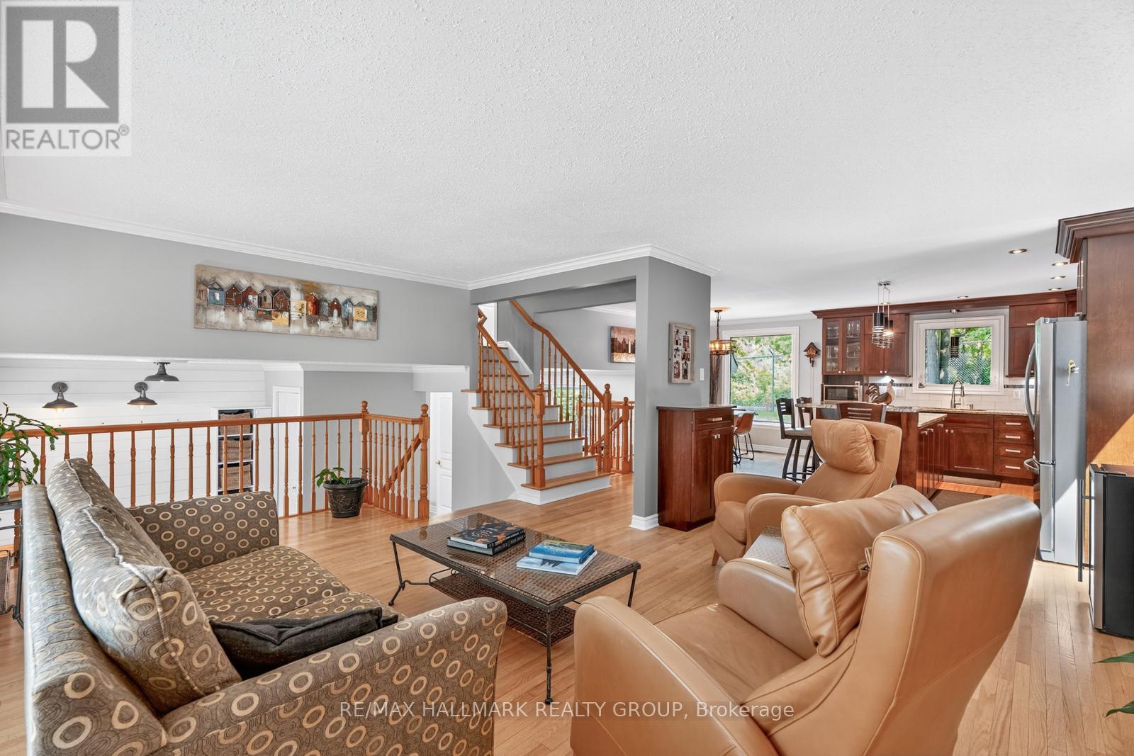 Photo 23 of 30 Oakhurst Crescent, Ottawa ON