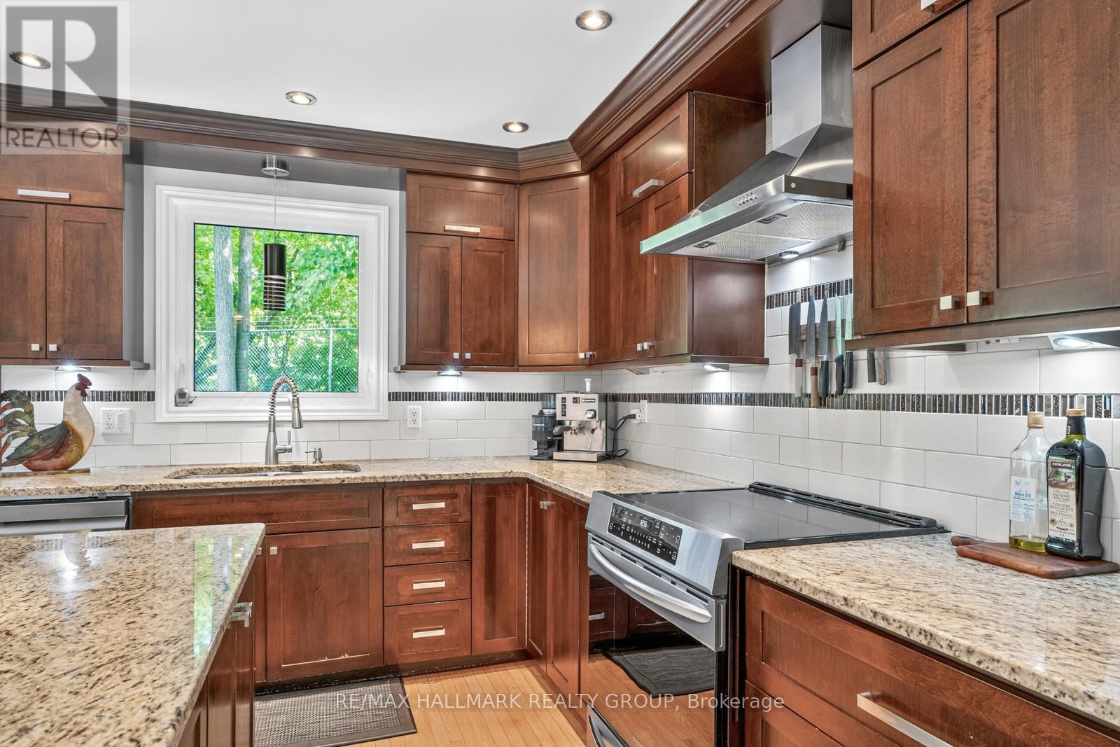Photo 32 of 30 Oakhurst Crescent, Ottawa ON