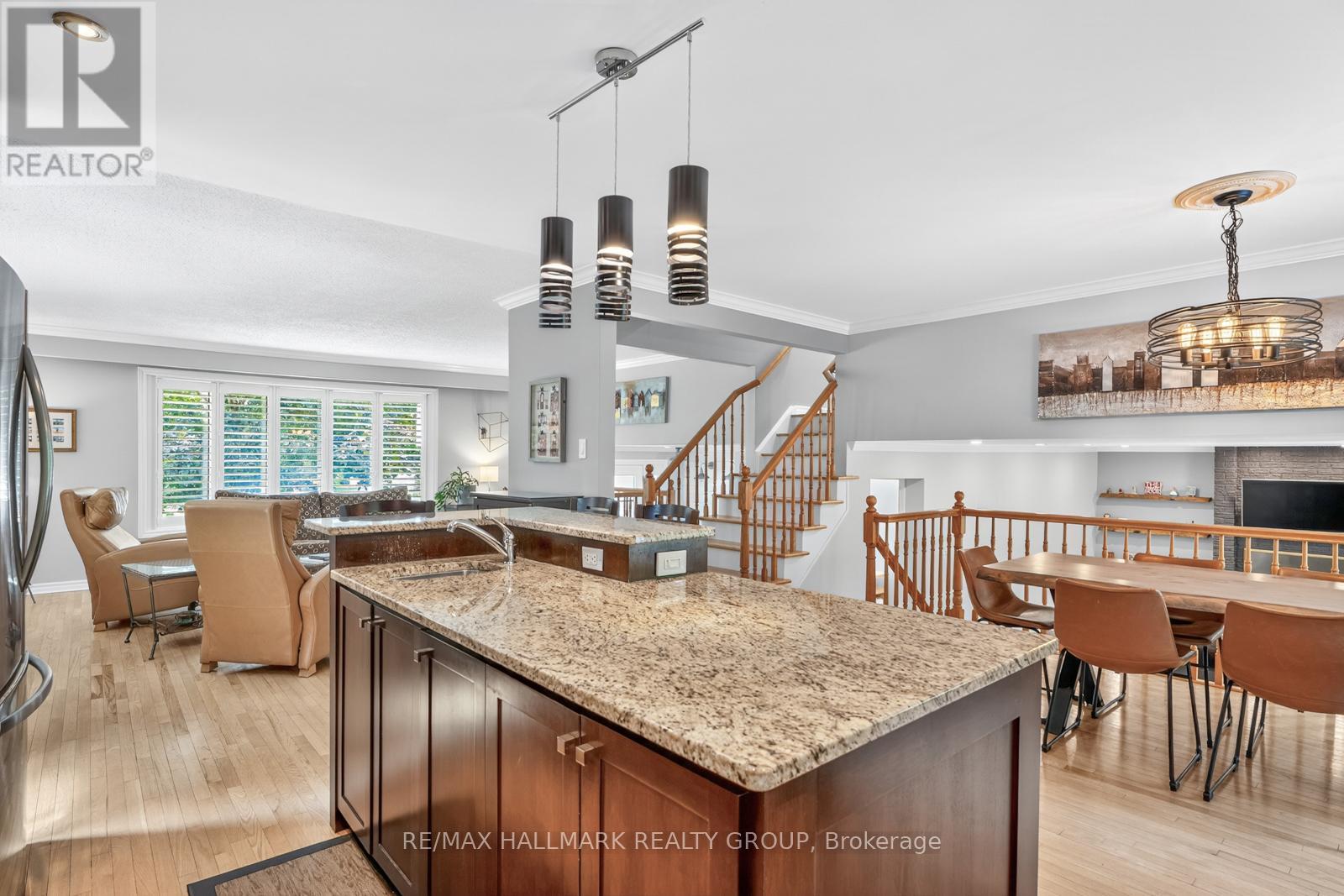 Photo 13 of 30 Oakhurst Crescent, Ottawa ON