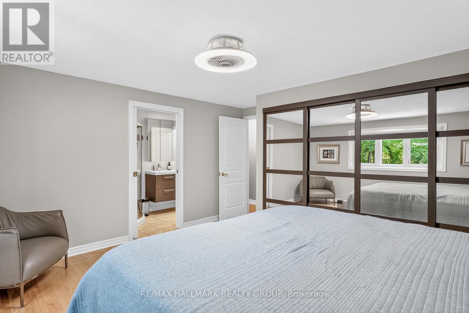Photo 4 of 30 Oakhurst Crescent, Ottawa ON