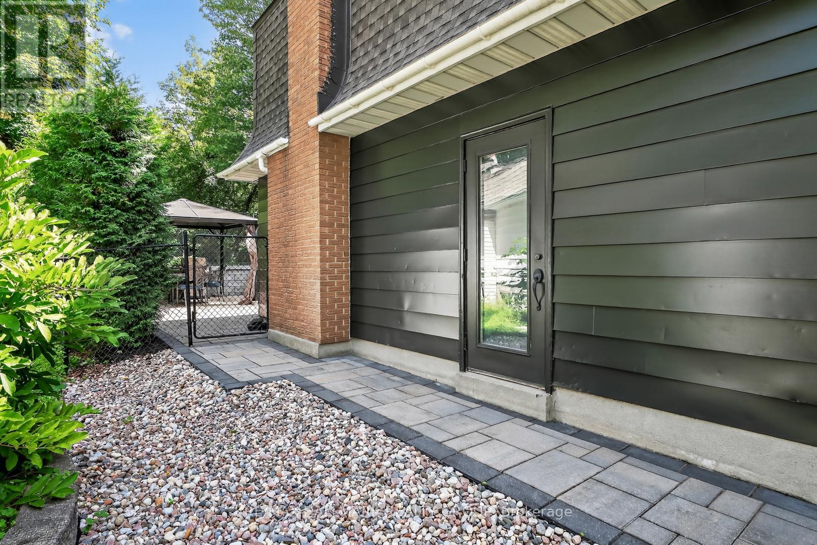 Photo 28 of 30 Oakhurst Crescent, Ottawa ON
