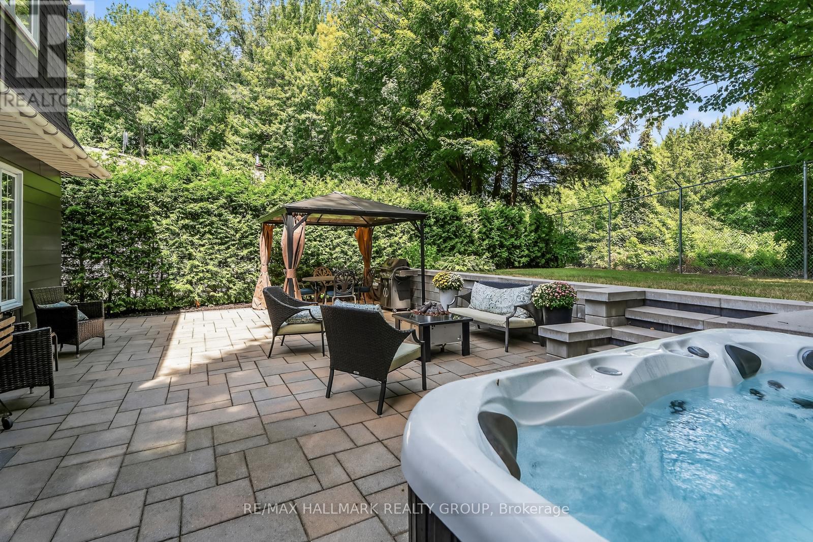 Photo 12 of 30 Oakhurst Crescent, Ottawa ON