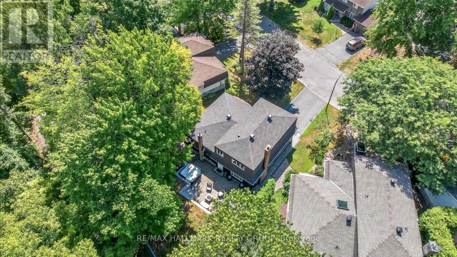 Photo 11 of 30 Oakhurst Crescent, Ottawa ON