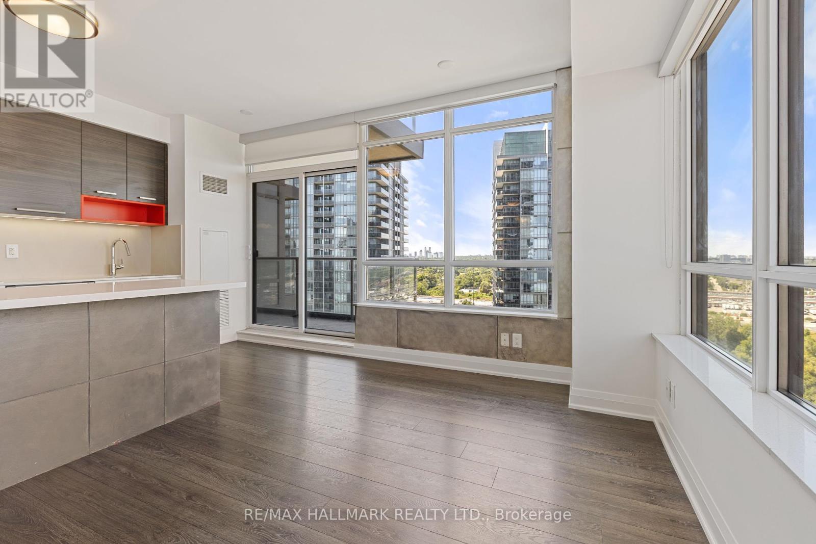 Photo 8 of 1909 36 Park Lawn Road, Toronto ON