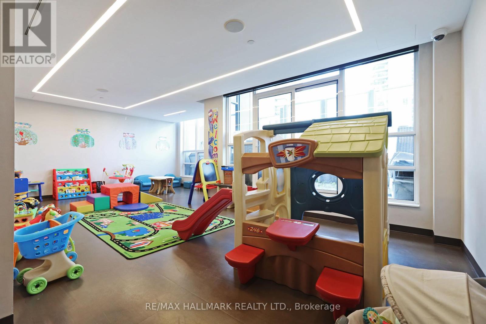 Photo 6 of 1909 36 Park Lawn Road, Toronto ON