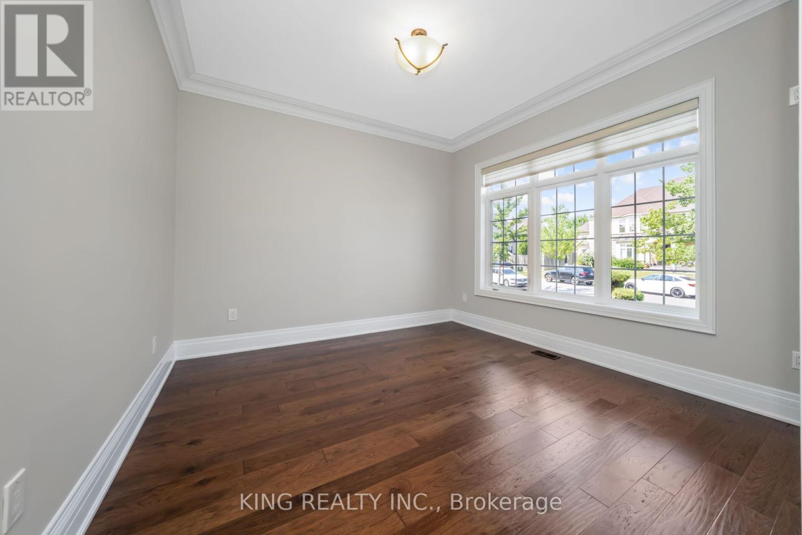 Photo 13 of 136 Coastline Drive, Brampton ON