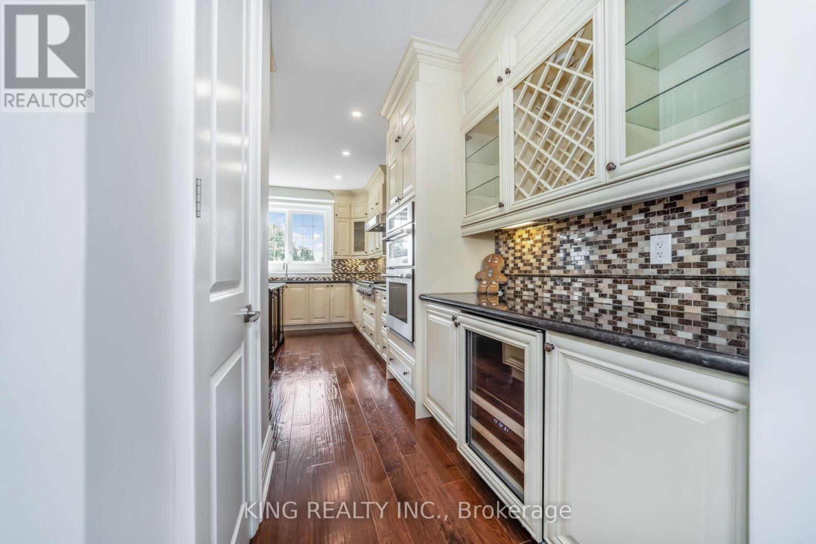Photo 27 of 136 Coastline Drive, Brampton ON