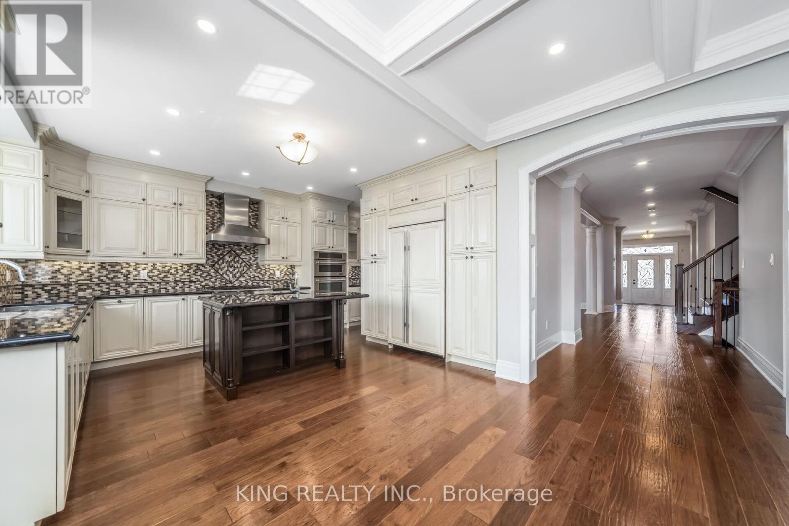 Photo 26 of 136 Coastline Drive, Brampton ON