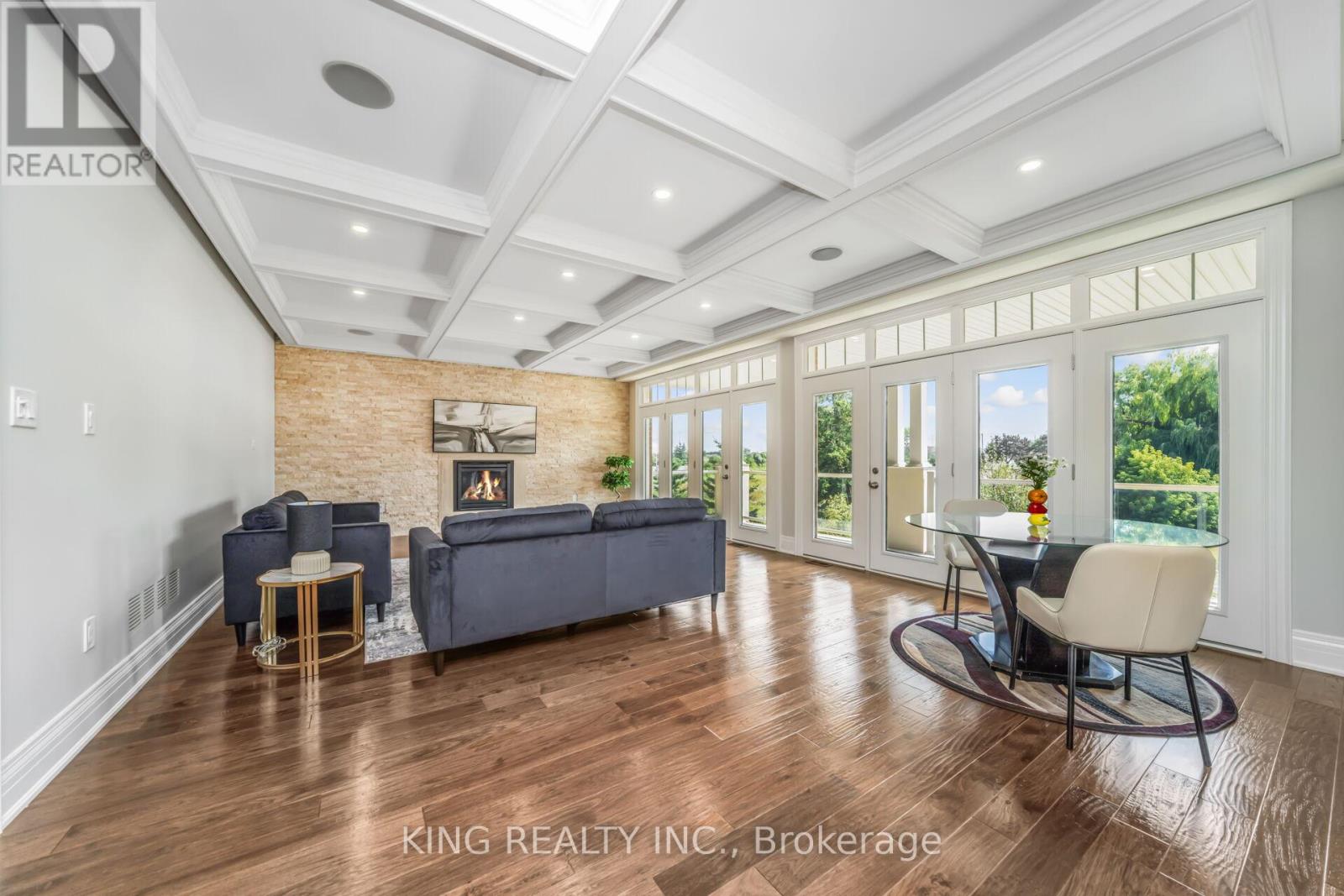 Photo 35 of 136 Coastline Drive, Brampton ON