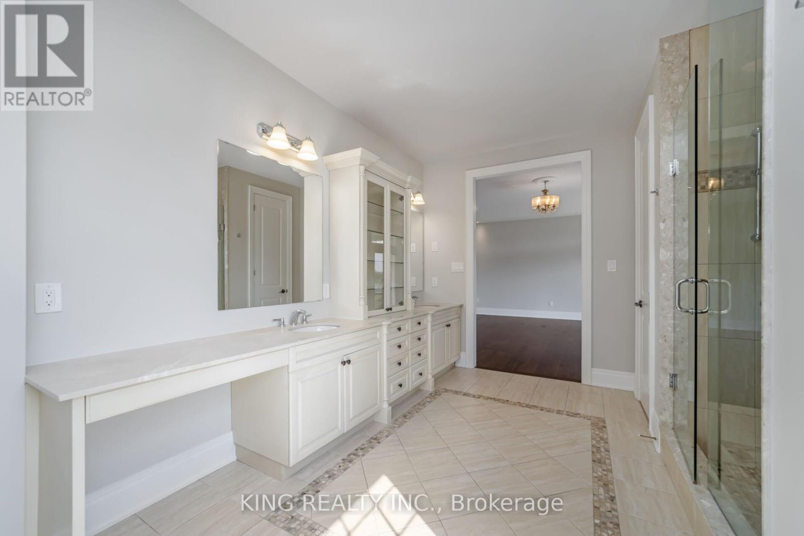 Photo 39 of 136 Coastline Drive, Brampton ON