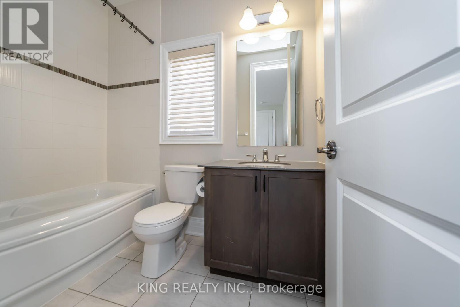 Photo 47 of 136 Coastline Drive, Brampton ON