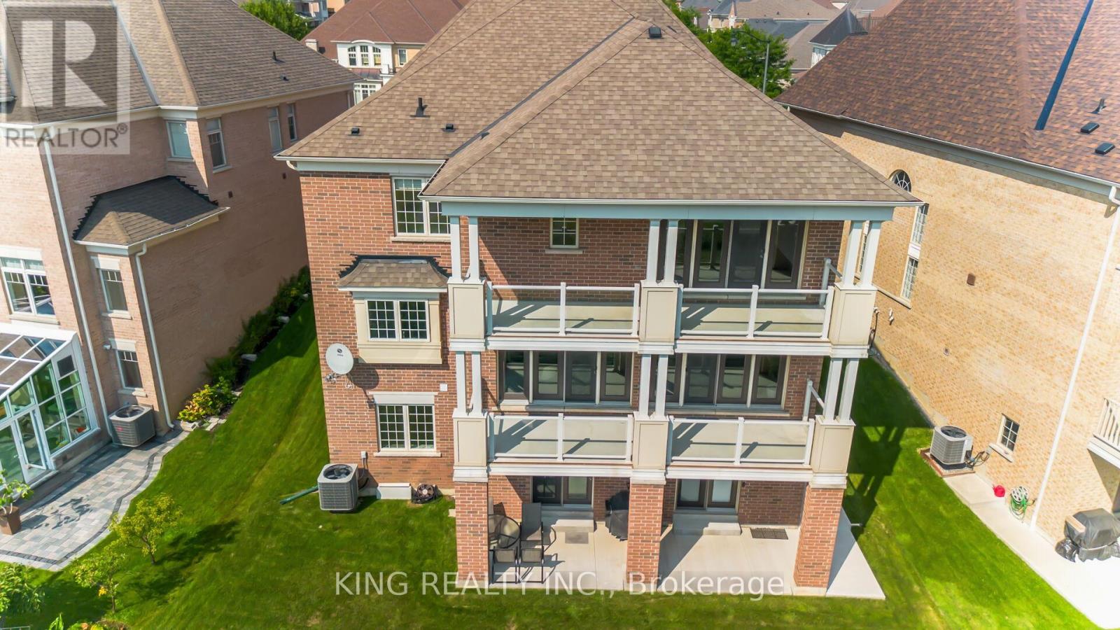 Photo 11 of 136 Coastline Drive, Brampton ON
