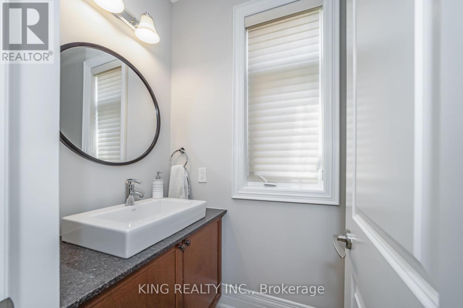Photo 41 of 136 Coastline Drive, Brampton ON