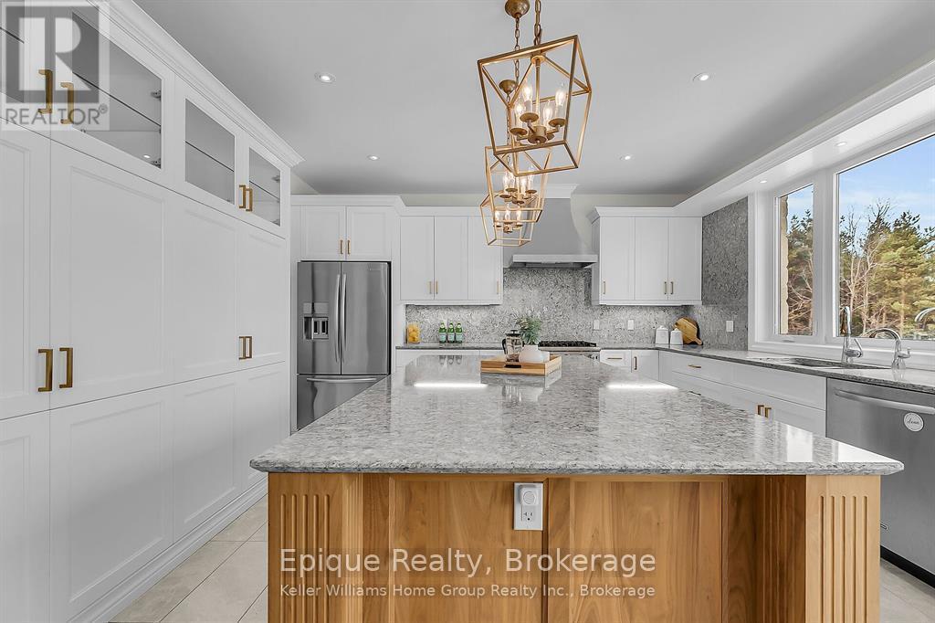 Photo 34 of 125 Crewson Court, Erin ON