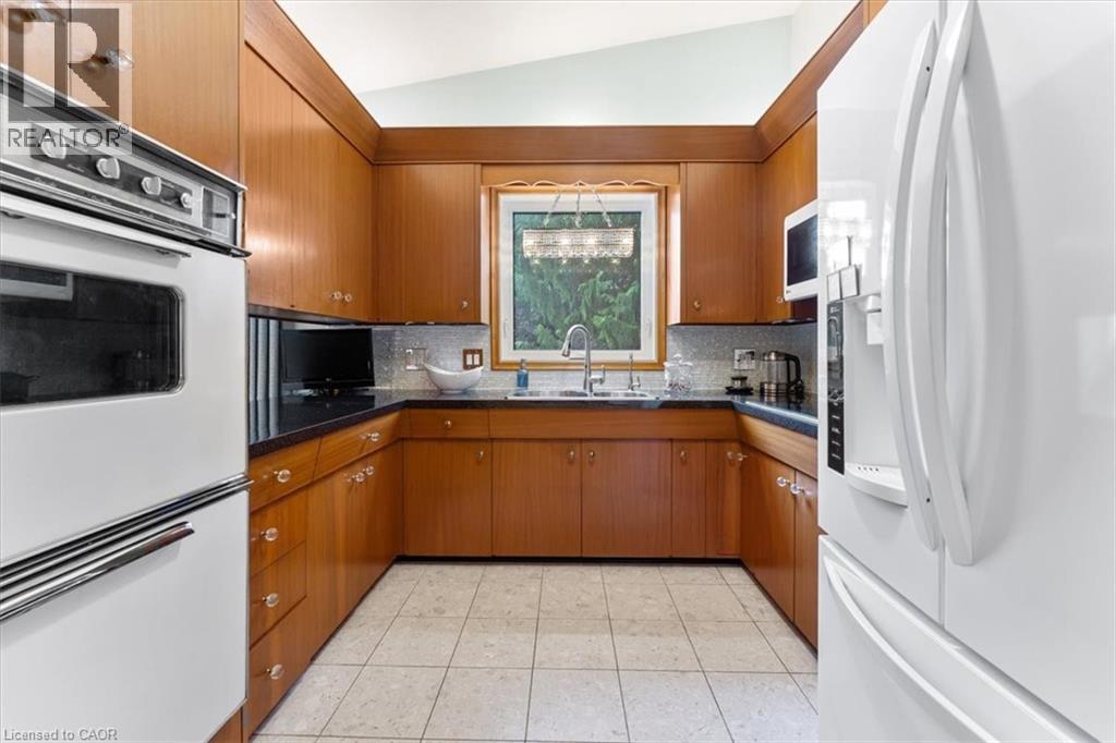 Photo 13 of 7 Glenayr Place, St Catharines ON