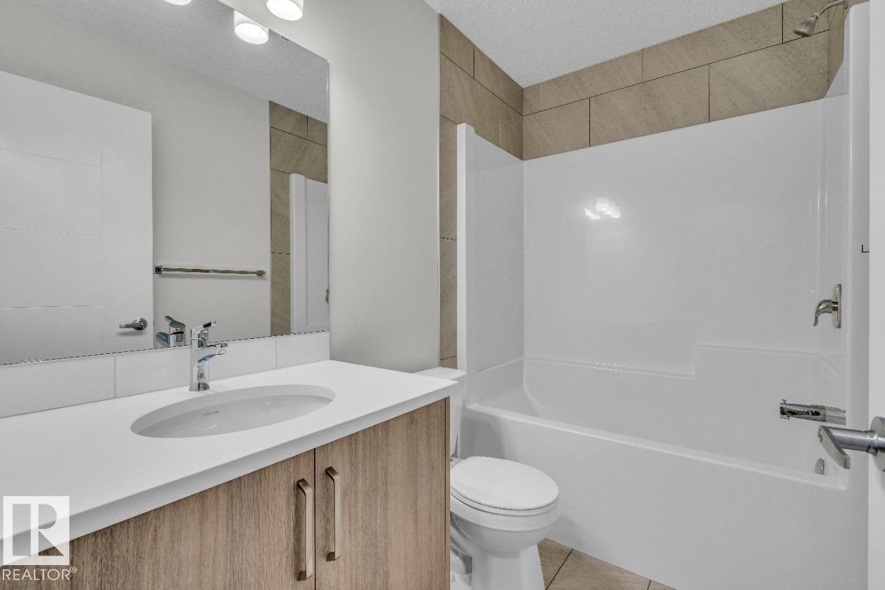 Photo 1 of 1076 Berg Pl, Leduc AB