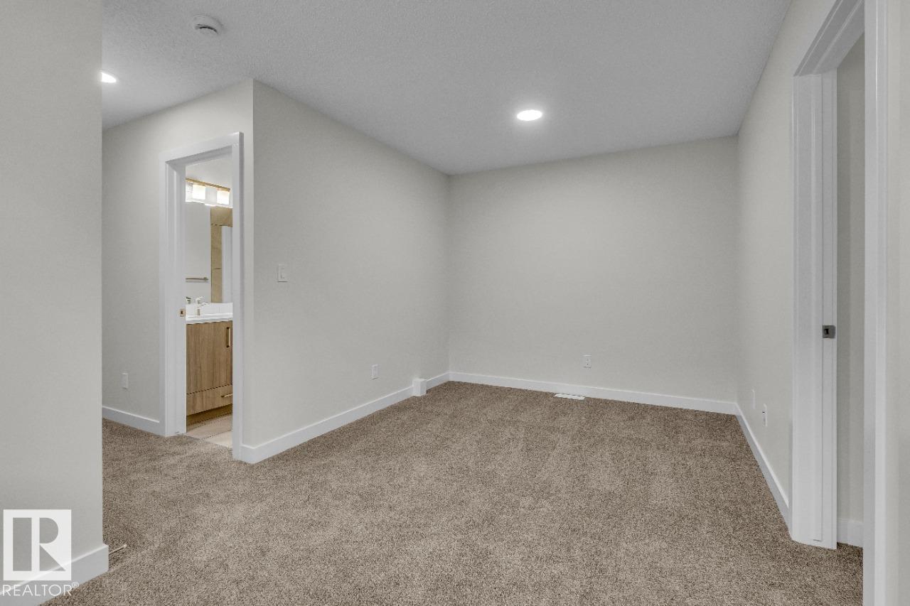Photo 3 of 1076 Berg Pl, Leduc AB