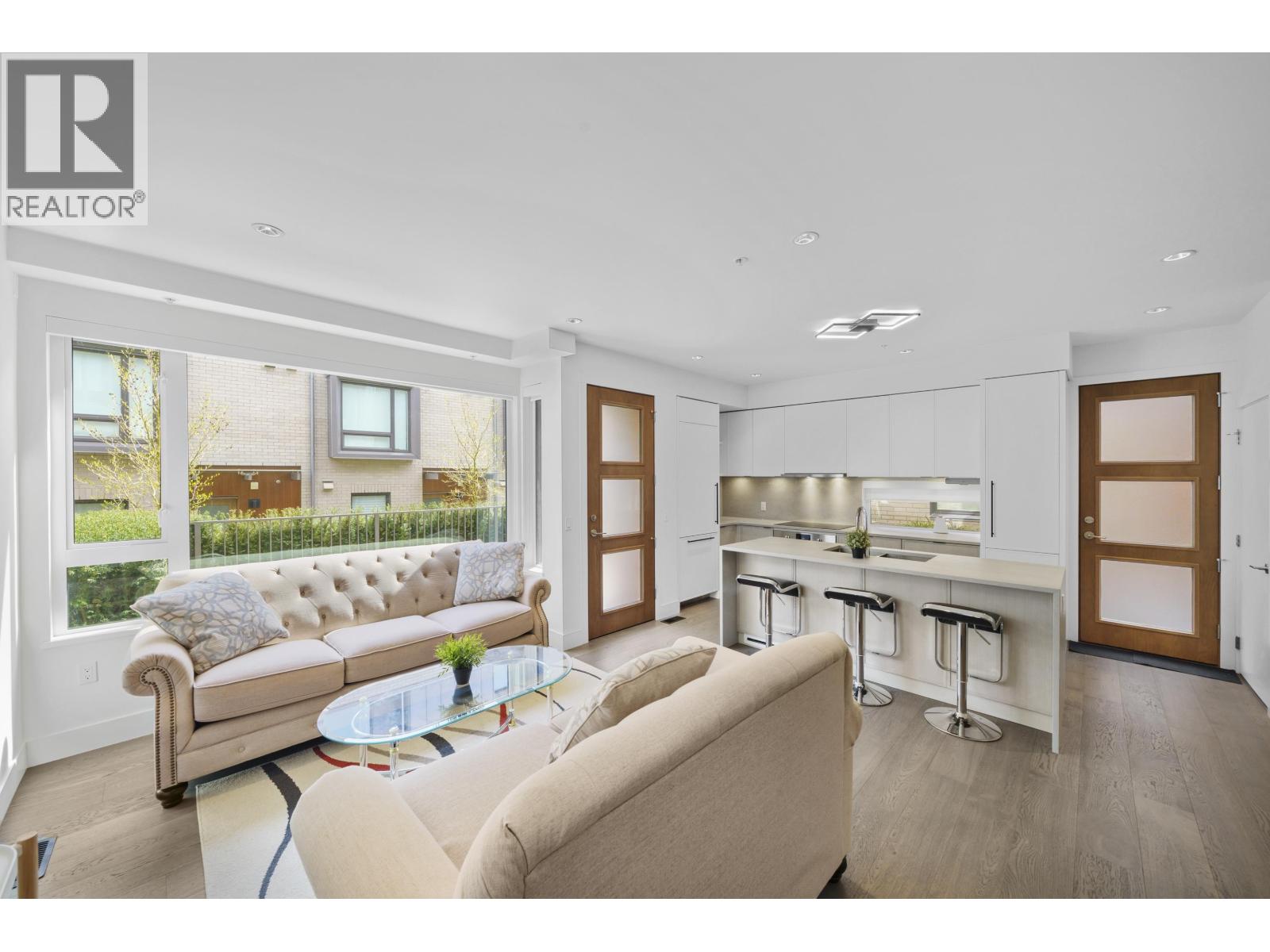Photo 18 of 6816 Oak Street, Vancouver BC