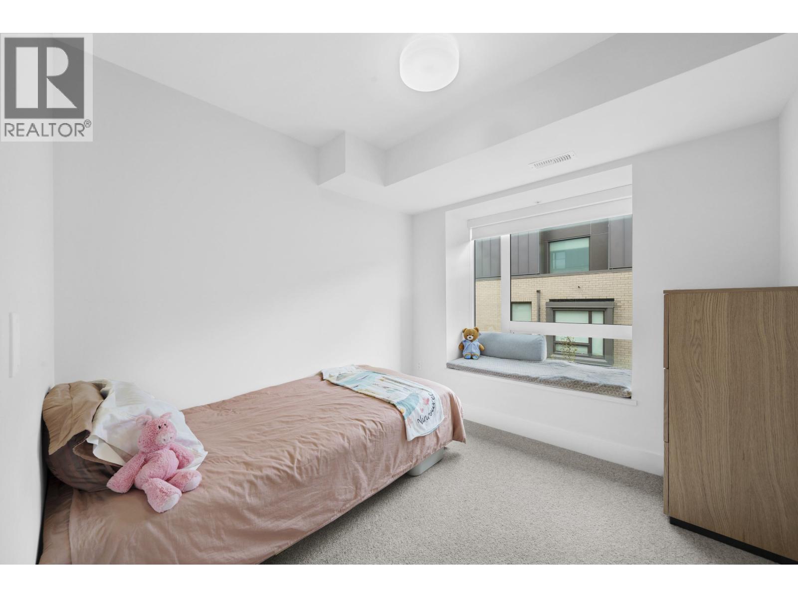 Photo 21 of 6816 Oak Street, Vancouver BC