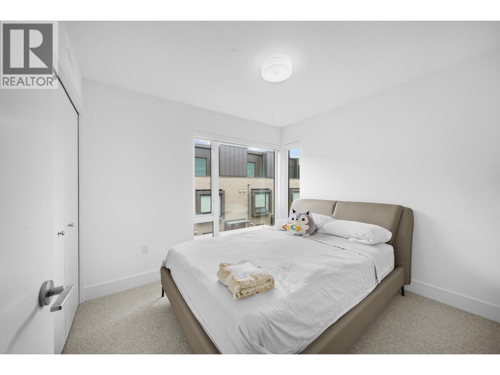 Photo 32 of 6816 Oak Street, Vancouver BC