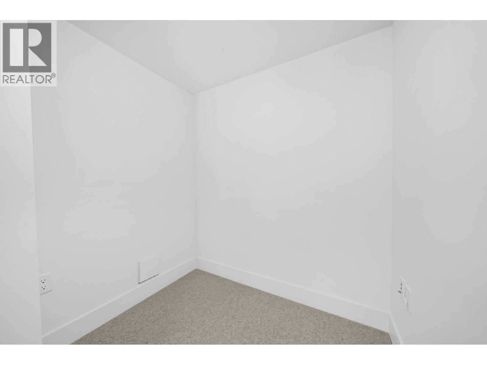 Photo 12 of 6816 Oak Street, Vancouver BC