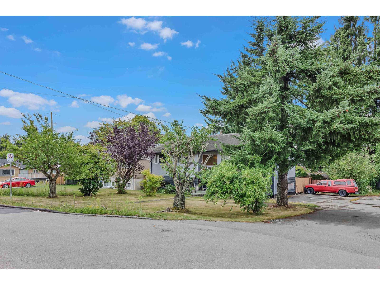 Photo 3 of 12720 101 B Avenue, Surrey BC