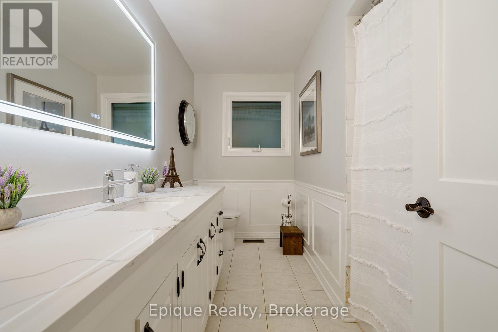 Photo 5 of 235 Concession 11 Road E, Hamilton ON