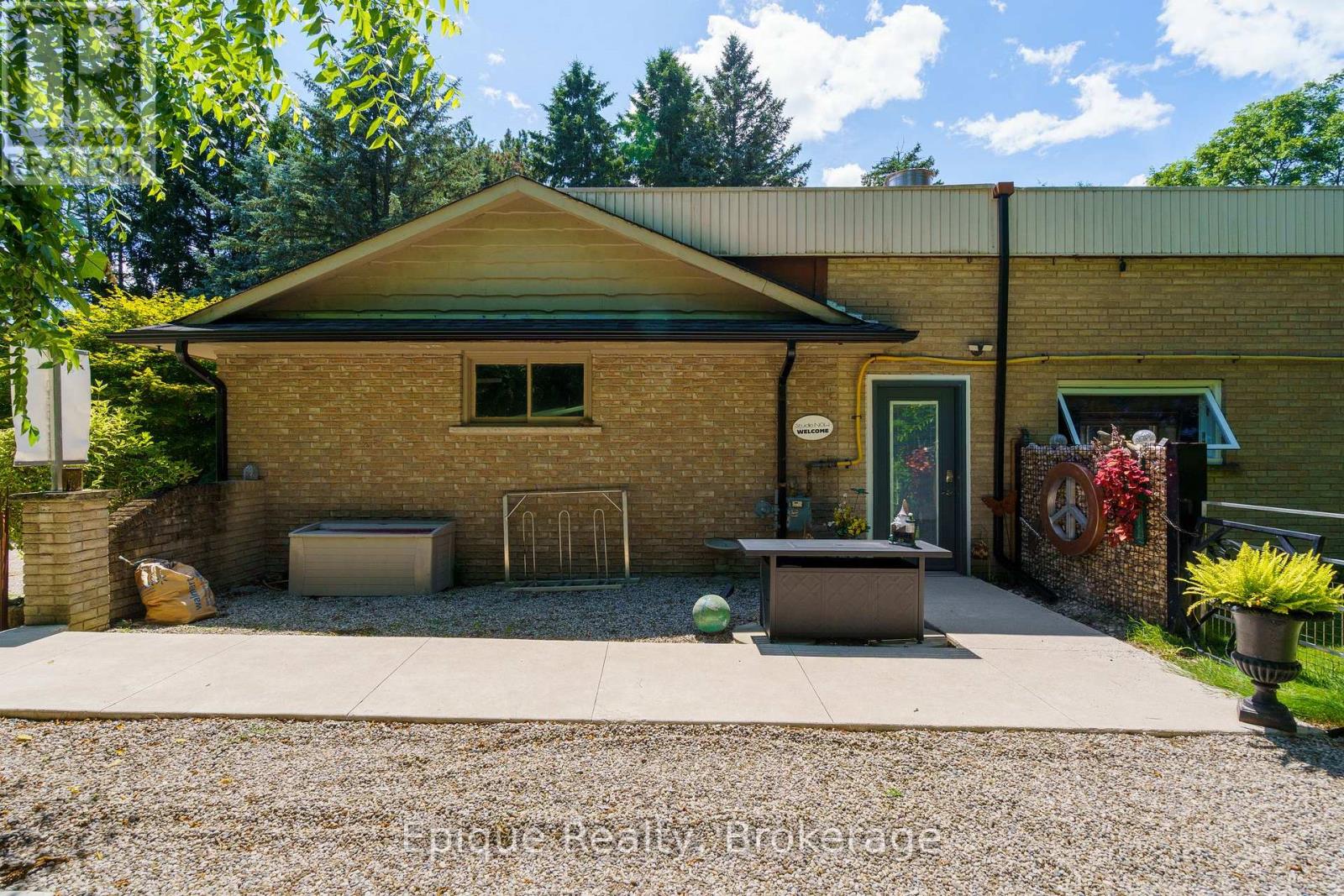 Photo 9 of 235 Concession 11 Road E, Hamilton ON