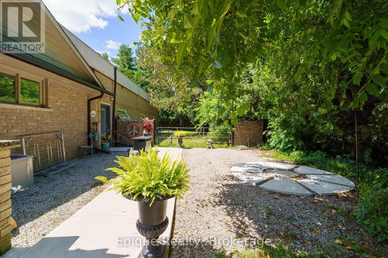 Photo 2 of 235 Concession 11 Road E, Hamilton ON