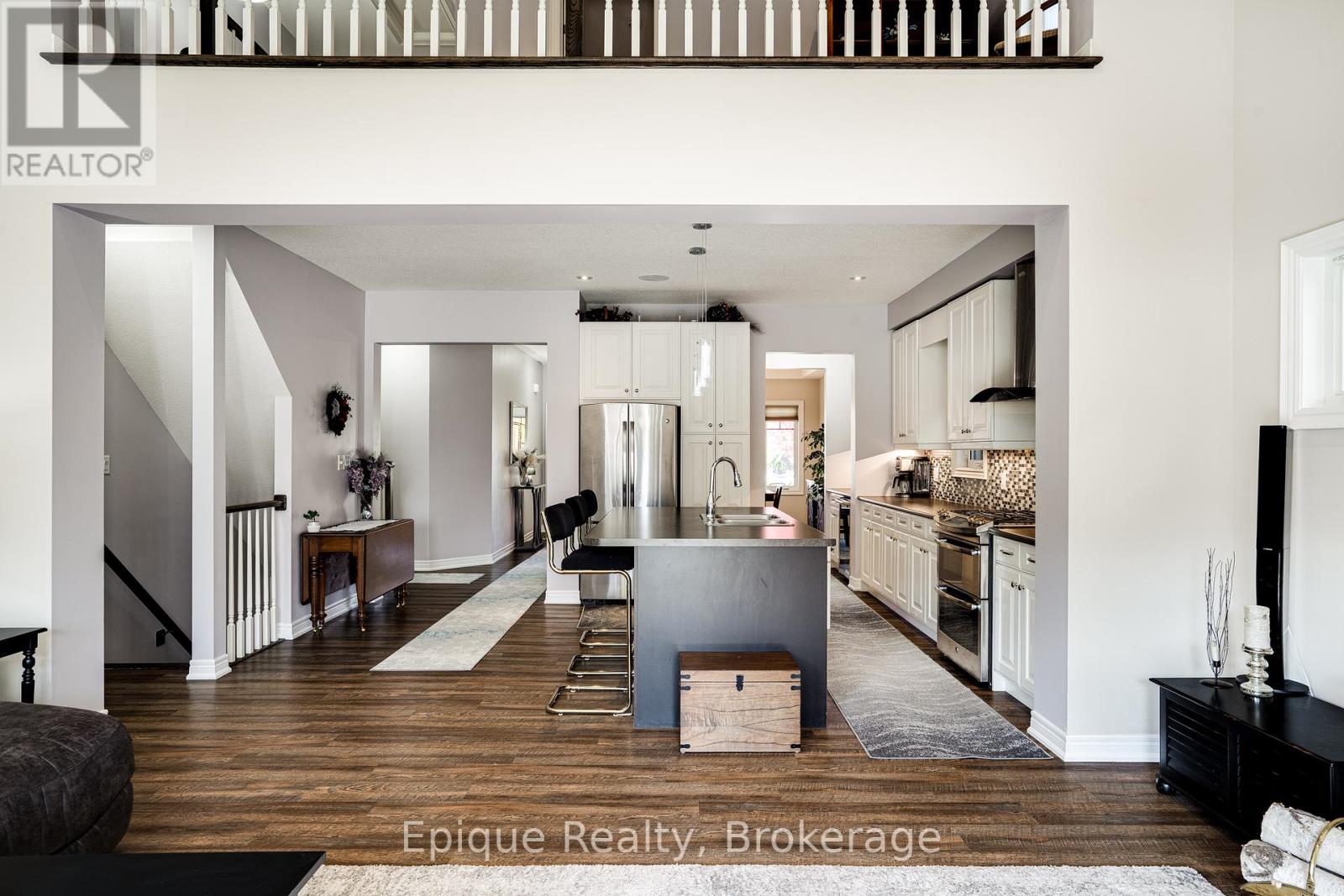 Photo 10 of 68 Roselawn Crescent, Welland ON