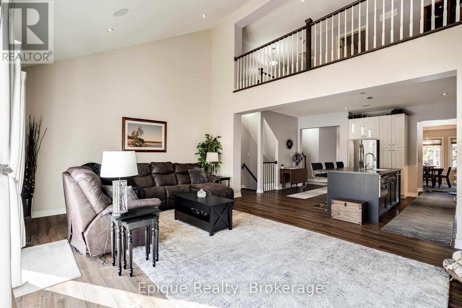 Photo 15 of 68 Roselawn Crescent, Welland ON