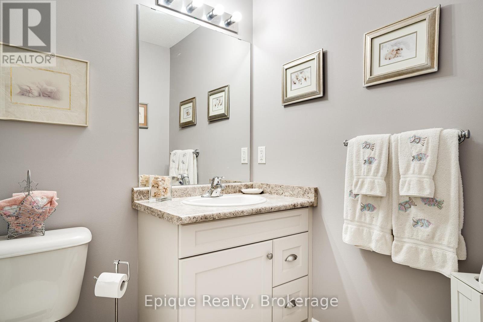 Photo 24 of 68 Roselawn Crescent, Welland ON