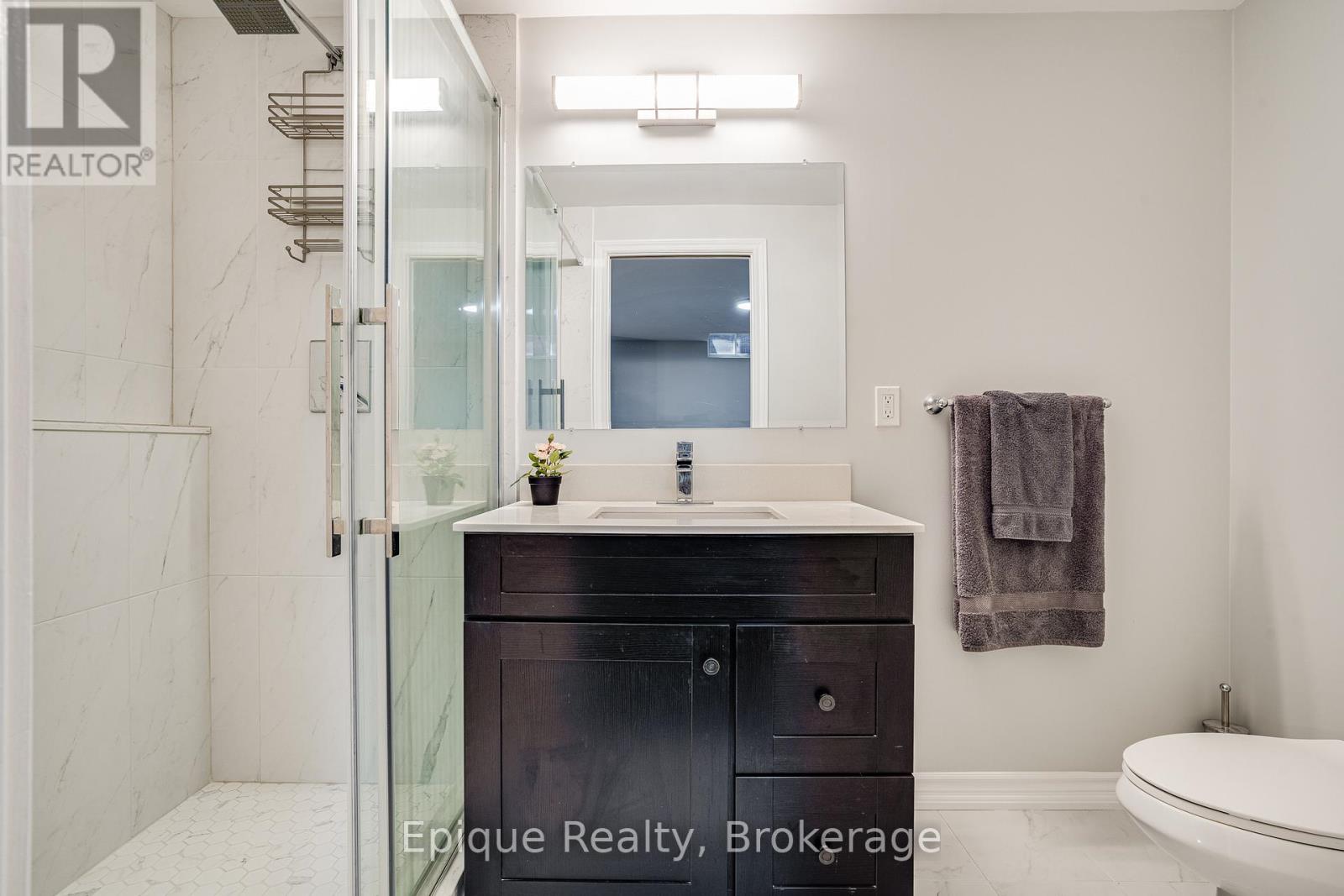 Photo 30 of 68 Roselawn Crescent, Welland ON